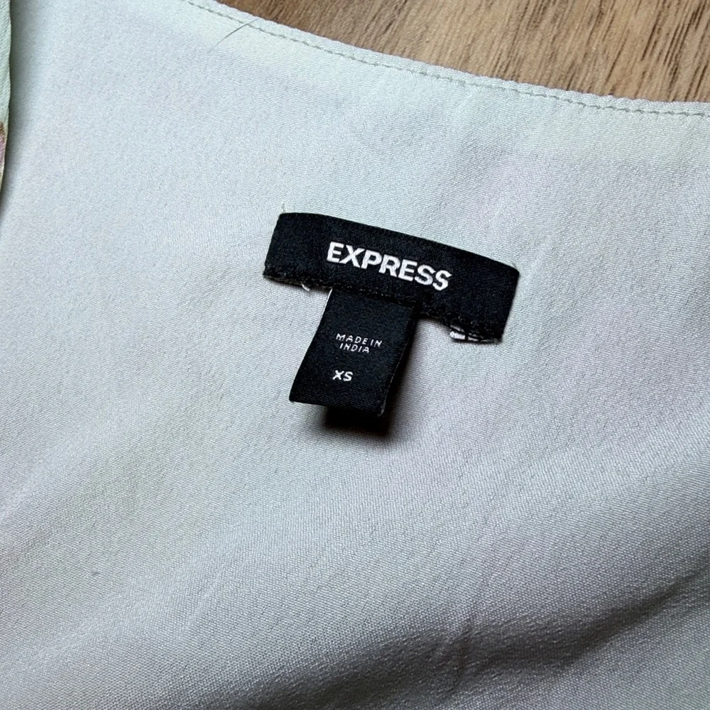 Express Floral V-Neck Blouse - Light Green and Pink - Picture 4 of 6
